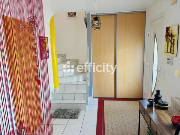 Maison
         5 pièces
        - 105 m² Exclusivité 274 500 € *