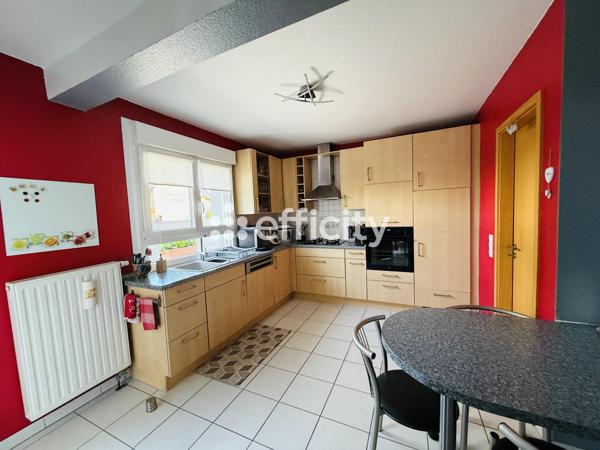 Maison
         5 pièces
        - 105 m² Exclusivité 274 500 € *