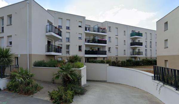 Parking + annexe + appartement