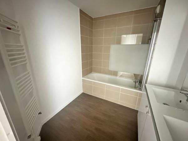 Parking + annexe + appartement
