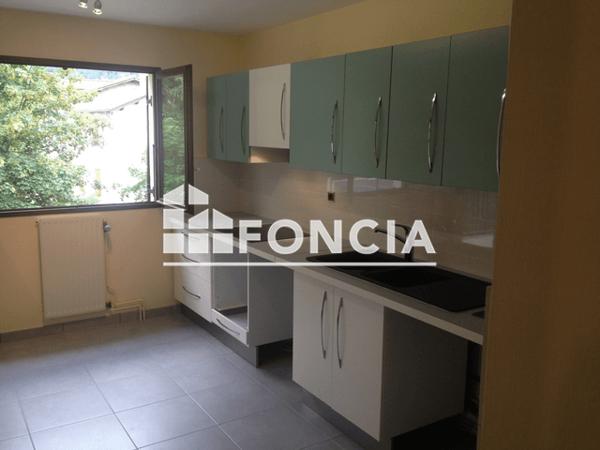 Location Appartement 4 pièces 85.2 m² - 8 RUE DU REPOS Vif 38450