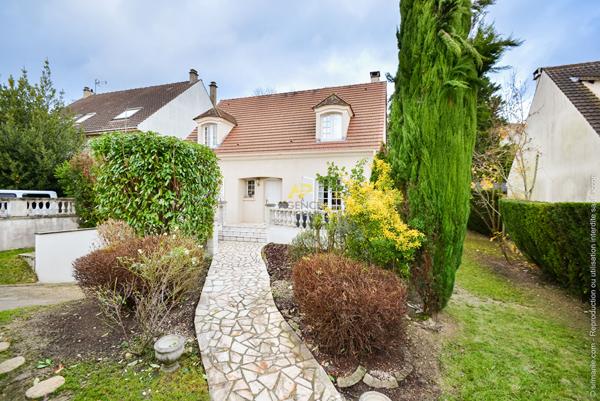 MAISON INDEPENDANTE - EMY LES PRES €580 000 ** - Référence 1956