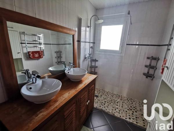 Maison 5 pièces de 140 m² à Galgon (33133)