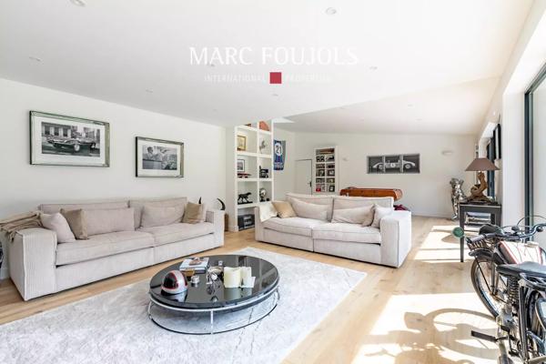 Villa d’architecte avec dépendance sur grand parc
