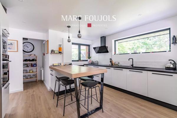 Villa d’architecte avec dépendance sur grand parc