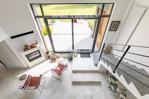 Villa d’architecte avec dépendance sur grand parc