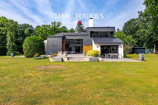Villa d’architecte avec dépendance sur grand parc