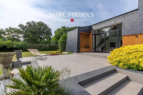 Villa d’architecte avec dépendance sur grand parc