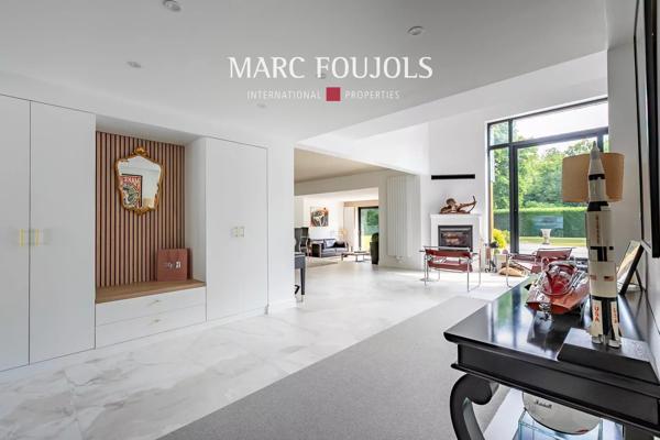 Villa d’architecte avec dépendance sur grand parc