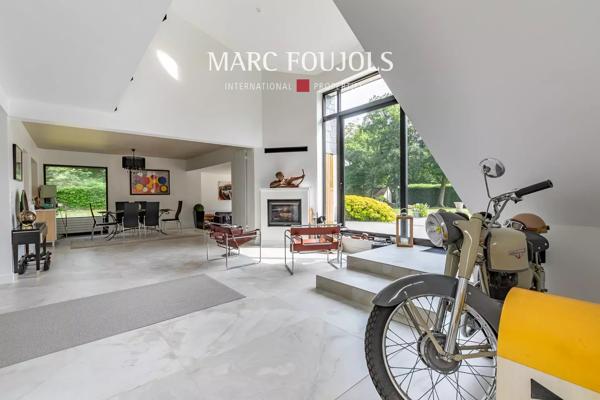 Villa d’architecte avec dépendance sur grand parc