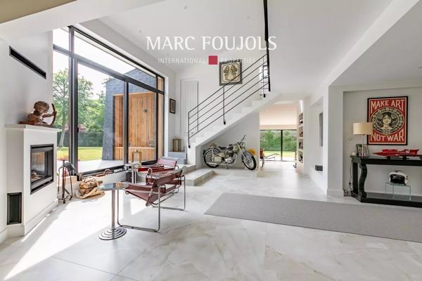 Villa d’architecte avec dépendance sur grand parc