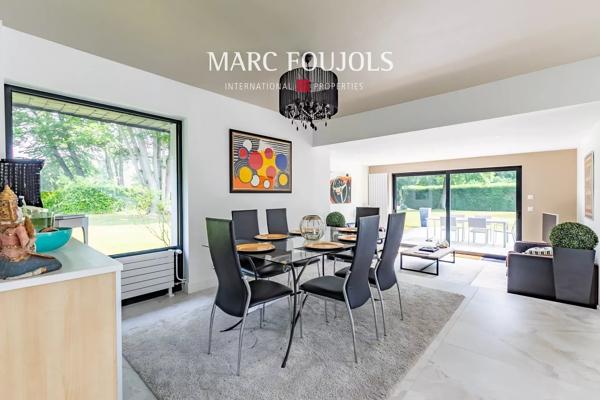 Villa d’architecte avec dépendance sur grand parc