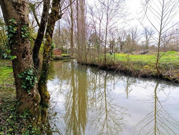 toiture rénovée , isolation récente ,vie de plain-pied