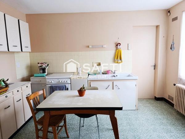 toiture rénovée , isolation récente ,vie de plain-pied