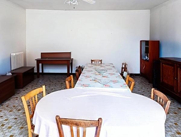 toiture rénovée , isolation récente ,vie de plain-pied