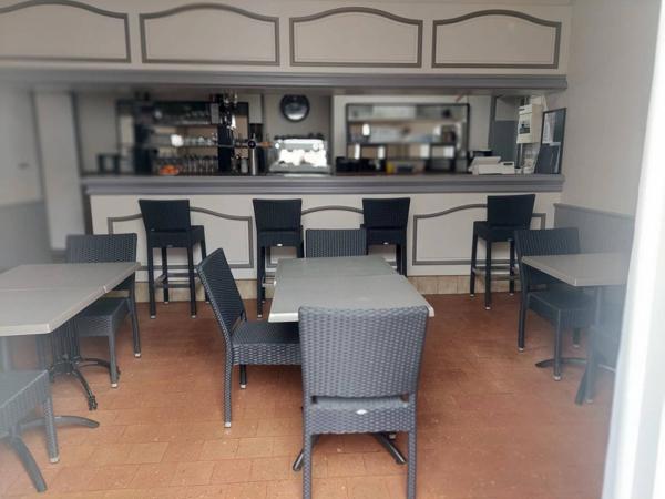 Sur l'axe LES SABLES-LA ROCHE un hôtel-Bar-Restaurant