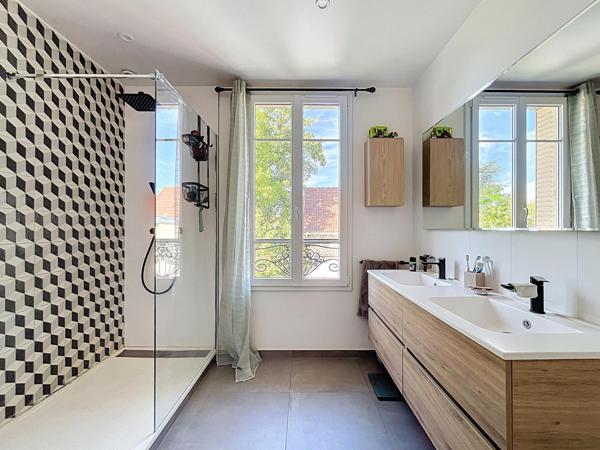 Maison ancienne 3/4 chambres + bureau à 12min RER