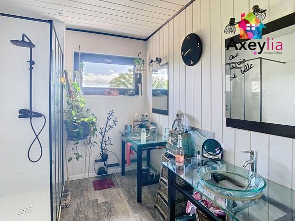 Le Coteau (42120) A VENDRE- PROCHE LE COTEAU- MAISON 4 CHAMBRES SUR TERRAIN DE 2500 M2 AVEC PISCINE