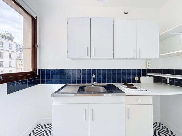 Studio avec ascenseur - Croix-Nivert / Square Saint-Lambert - PARIS