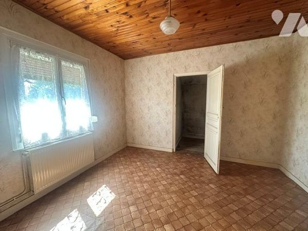 ARC-LES-GRAY (70100) – Maison avec terrain, garage et cave