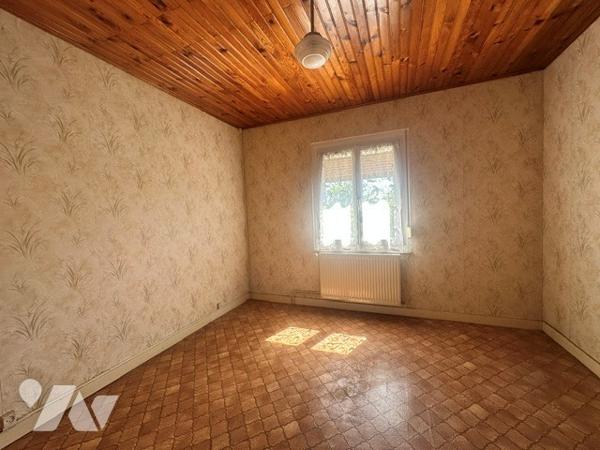 ARC-LES-GRAY (70100) – Maison avec terrain, garage et cave