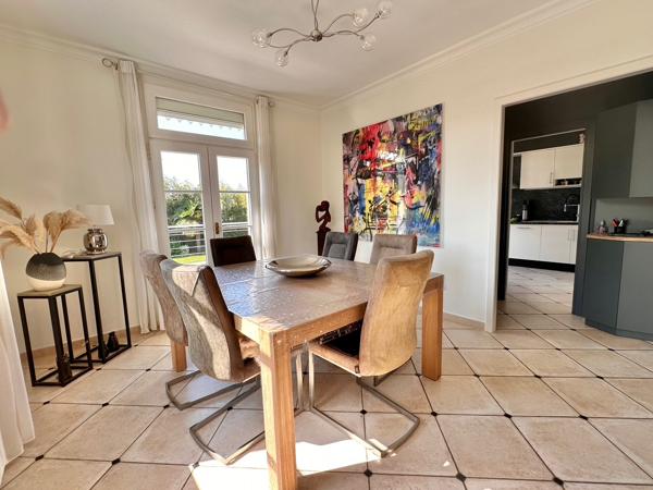 MAISON ANCIENNE AVEC UN MAGNIFIQUE JARDIN A ANGERS Angers
