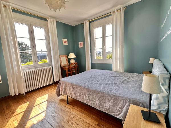MAISON ANCIENNE AVEC UN MAGNIFIQUE JARDIN A ANGERS Angers