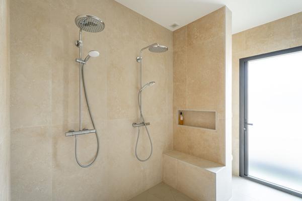 Villa contemporaine avec piscine à l’abri des regards