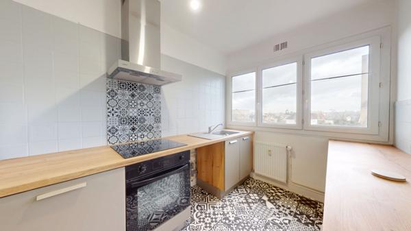 CAEN RIVE GAUCHE - 2 PIECES RENOVE AVEC PARKING ET CAVE