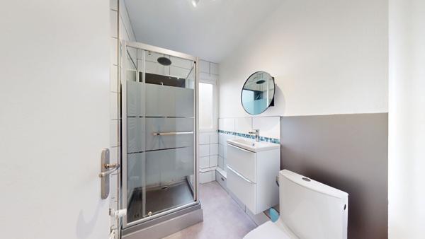 CAEN RIVE GAUCHE - 2 PIECES RENOVE AVEC PARKING ET CAVE