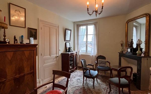 Maison à vendre    8 pièces •  Montmorillon