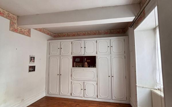 Maison à vendre    8 pièces •  Montmorillon