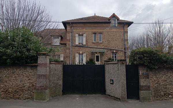 Appartement à vendre    10 pièces • 702 m2 Villeneuve-le-Roi