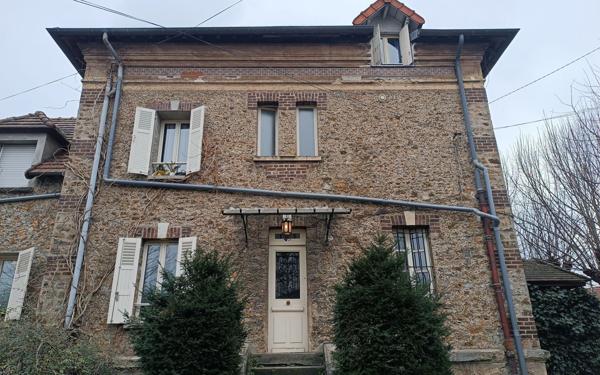 Appartement à vendre    10 pièces • 702 m2 Villeneuve-le-Roi