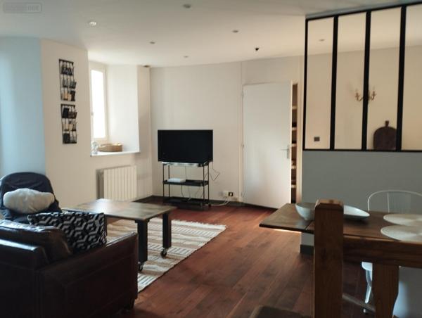 Duplex à vendre à Guingamp dans les Côtes-d'Armor (22200), ref : 00413FR   
centre ville