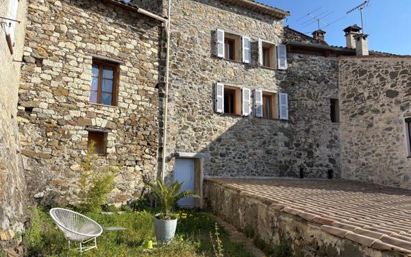 Maison à vendre    3 pièces •  La Tour