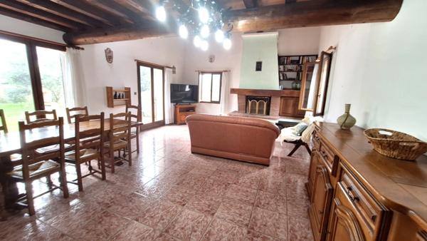 Maison à 6 pièces LAURIS (84) terrain 3136 m²