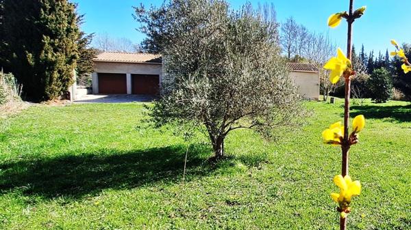 Maison à 6 pièces LAURIS (84) terrain 3136 m²