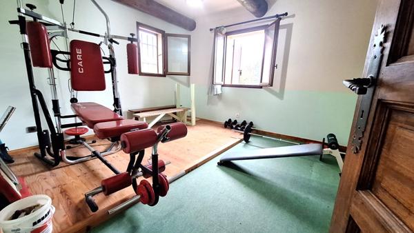 Maison à 6 pièces LAURIS (84) terrain 3136 m²