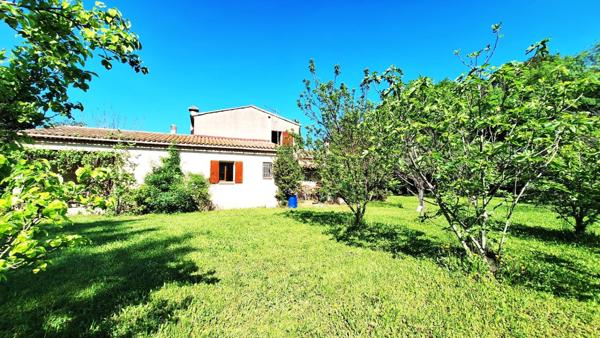 Maison à 6 pièces LAURIS (84) terrain 3136 m²