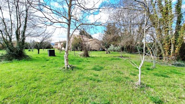 Maison à 6 pièces LAURIS (84) terrain 3136 m²