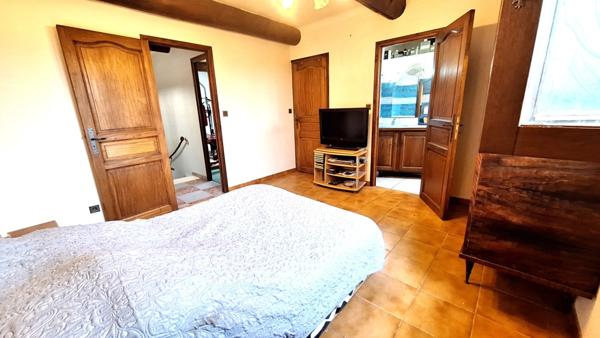 Maison à 6 pièces LAURIS (84) terrain 3136 m²