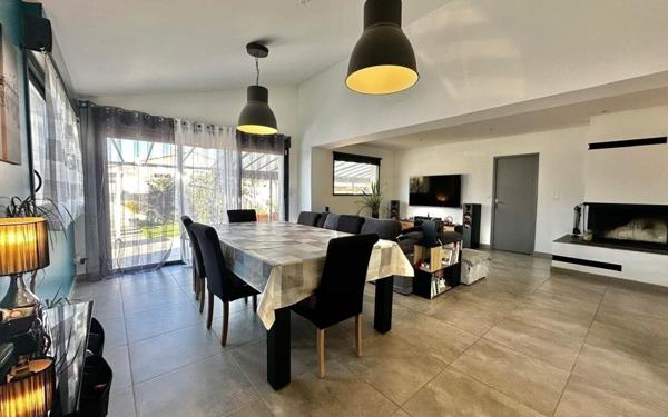 Maison à vendre    5 pièces • 128 m2 Marsillargues