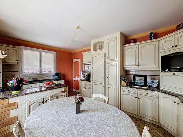Maison à vendre à INGRANDES-LE-FRESNE-SUR-LOIRE- 5 chambres - grand jardin