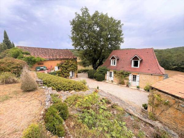 Maison ancienne - Belves RAVISSANTE PROPRIÉTÉ SUR COUR AVEC 2 MAISONS INDÉPENDANTES EN PIERRE (2 LITS ET 1 LIT) SUR 2,4 ACRES, PRÈS DE ST POMPON, DANS UN CADRE SUPERBE ET TRANQUILLE AVEC DE JOLIES VUES. PF90320