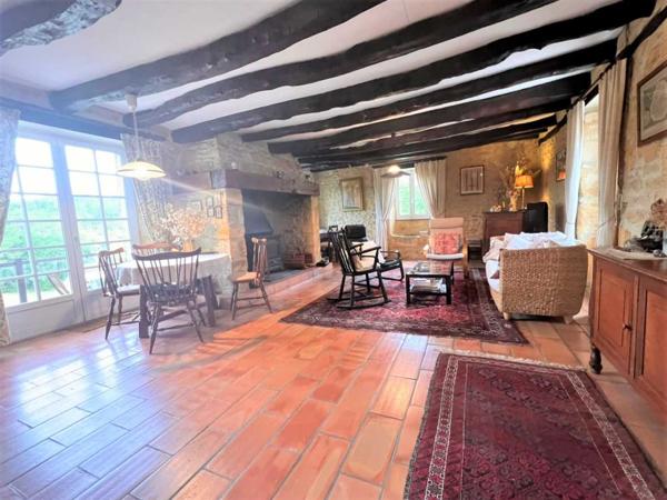 Maison ancienne - Belves RAVISSANTE PROPRIÉTÉ SUR COUR AVEC 2 MAISONS INDÉPENDANTES EN PIERRE (2 LITS ET 1 LIT) SUR 2,4 ACRES, PRÈS DE ST POMPON, DANS UN CADRE SUPERBE ET TRANQUILLE AVEC DE JOLIES VUES. PF90320