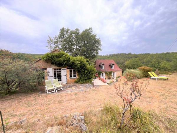 Maison ancienne - Belves RAVISSANTE PROPRIÉTÉ SUR COUR AVEC 2 MAISONS INDÉPENDANTES EN PIERRE (2 LITS ET 1 LIT) SUR 2,4 ACRES, PRÈS DE ST POMPON, DANS UN CADRE SUPERBE ET TRANQUILLE AVEC DE JOLIES VUES. PF90320