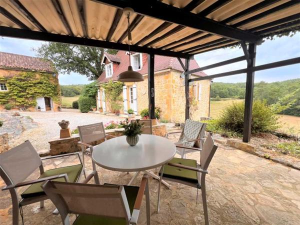 Maison ancienne - Belves RAVISSANTE PROPRIÉTÉ SUR COUR AVEC 2 MAISONS INDÉPENDANTES EN PIERRE (2 LITS ET 1 LIT) SUR 2,4 ACRES, PRÈS DE ST POMPON, DANS UN CADRE SUPERBE ET TRANQUILLE AVEC DE JOLIES VUES. PF90320