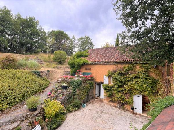 Maison ancienne - Belves RAVISSANTE PROPRIÉTÉ SUR COUR AVEC 2 MAISONS INDÉPENDANTES EN PIERRE (2 LITS ET 1 LIT) SUR 2,4 ACRES, PRÈS DE ST POMPON, DANS UN CADRE SUPERBE ET TRANQUILLE AVEC DE JOLIES VUES. PF90320