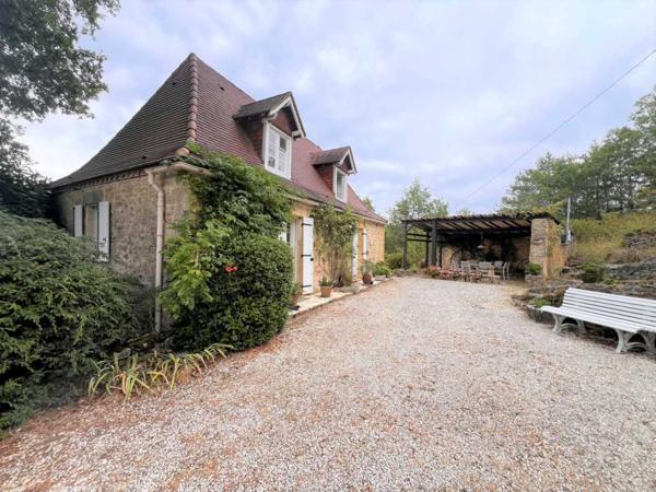 Maison ancienne - Belves RAVISSANTE PROPRIÉTÉ SUR COUR AVEC 2 MAISONS INDÉPENDANTES EN PIERRE (2 LITS ET 1 LIT) SUR 2,4 ACRES, PRÈS DE ST POMPON, DANS UN CADRE SUPERBE ET TRANQUILLE AVEC DE JOLIES VUES. PF90320